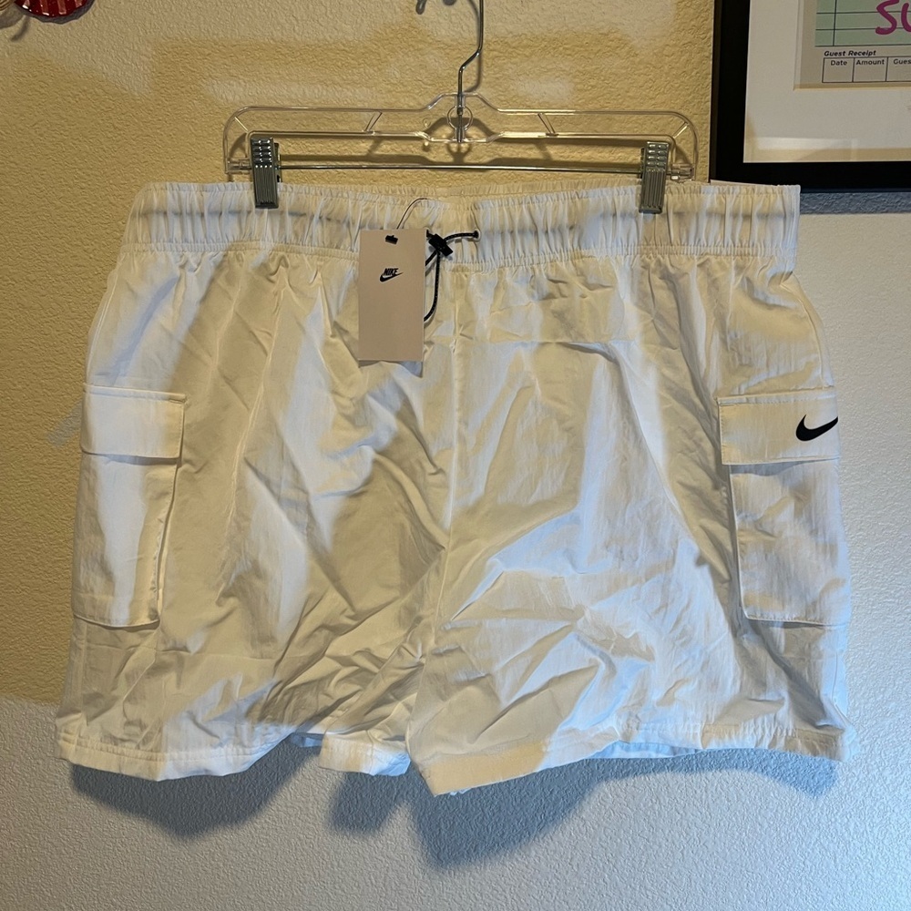Nike Women's Athletic White Shorts size xxl
